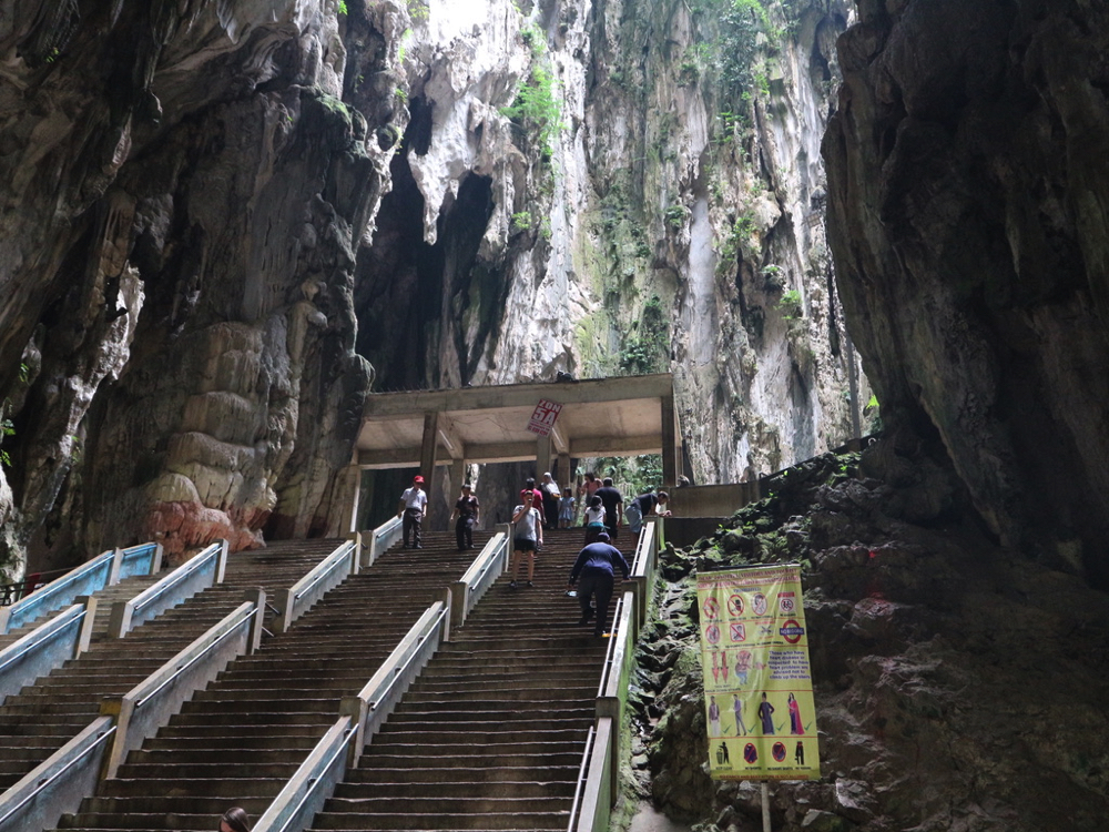 バトゥ洞窟のさらに奥の階段
